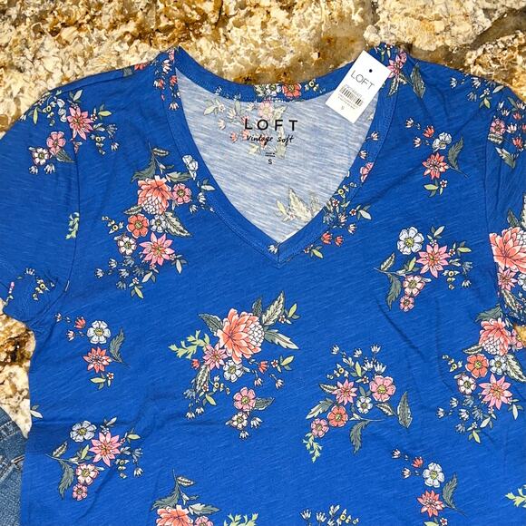 NWT LOFT Royal Blue Floral Vintage Soft V-Neck Tee - SIZE S - Picture 3 of 7